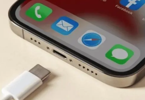 瓮安苹果15维修分享iPhone15改USB-C接口后能和安卓用户互借充电器吗 